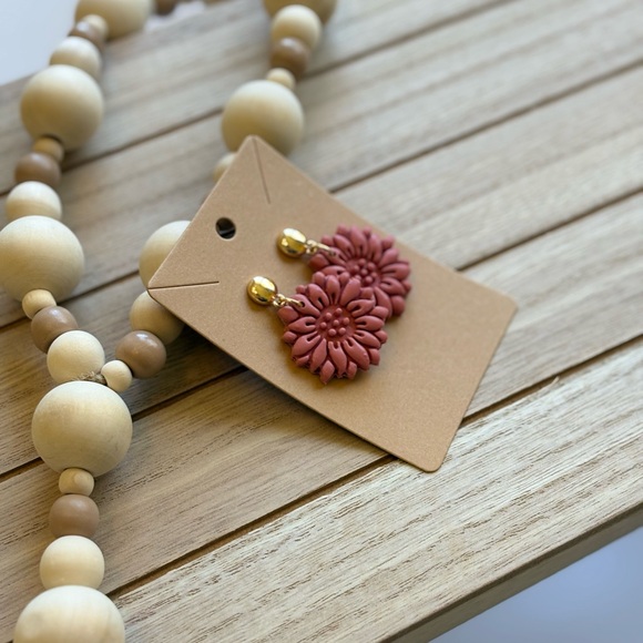 The Maddy’s - Shade Mad About Mauve - Floral Earrings - Picture 3 of 3